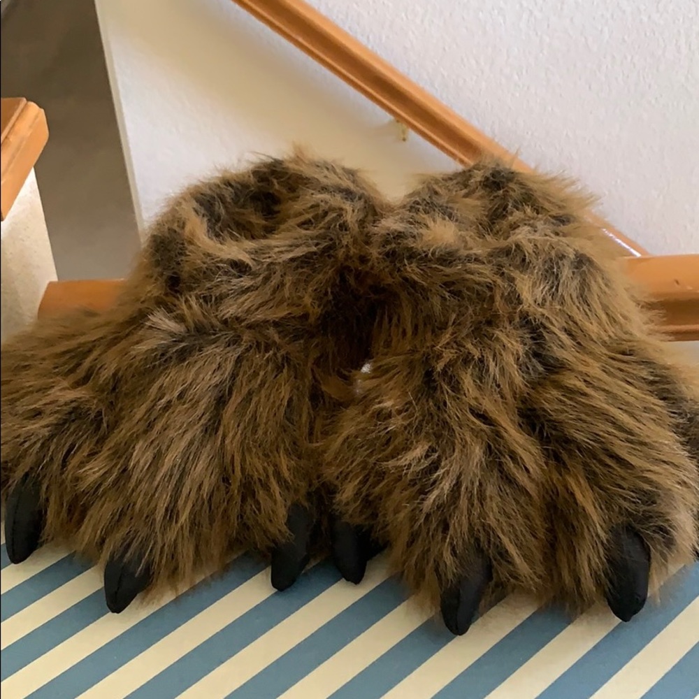 WISHPETS GRIZZLY BEAR SLIPPERS NEW